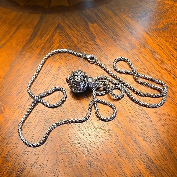 Vintage-Style Antique Silver-toneCopper Pendant Necklace w/ Openable Box - Picture 7 of 11